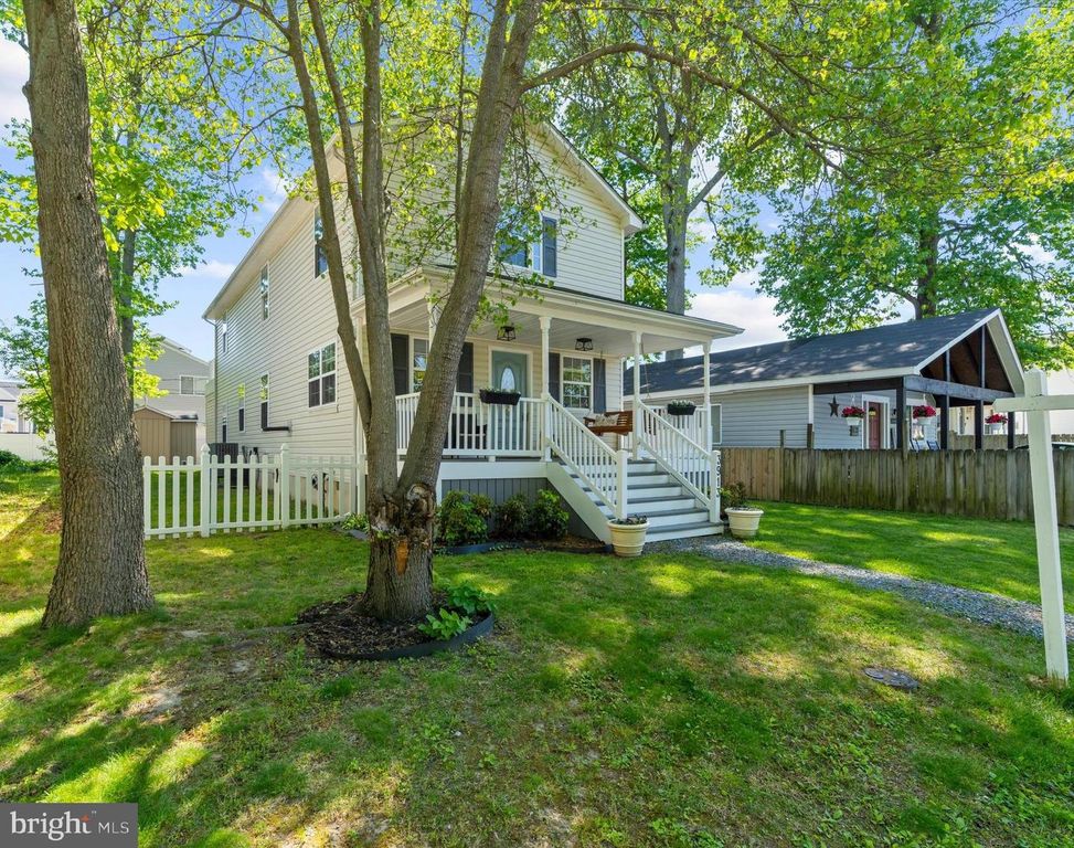 Image 2 of property listing at 3913 6TH ST, North Beach, MD 20714