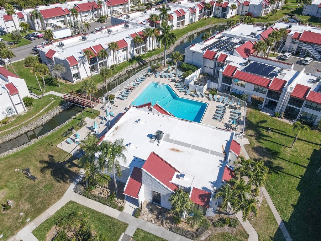 Image 8 of property listing at 1801 GULF DRIVE N 160, Bradenton Beach, FL 34217