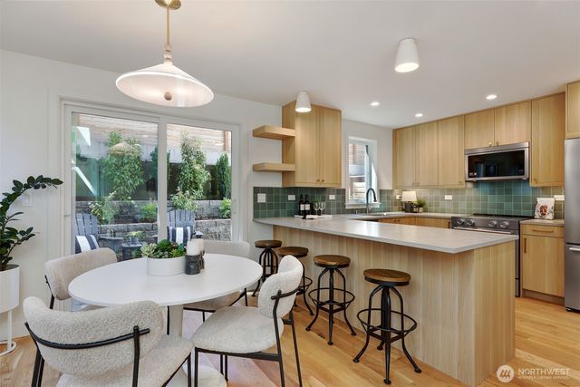 709 N 65th Street, Seattle, WA 98103