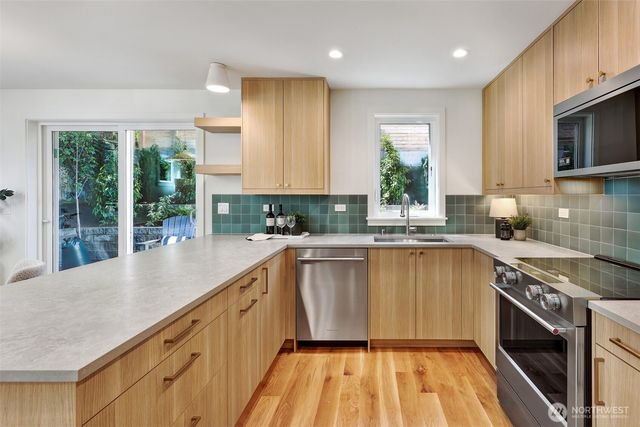 709 N 65th Street, Seattle, WA 98103