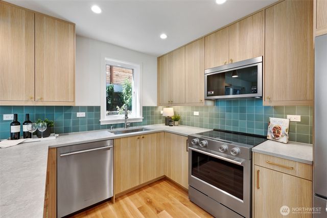 709 N 65th Street, Seattle, WA 98103