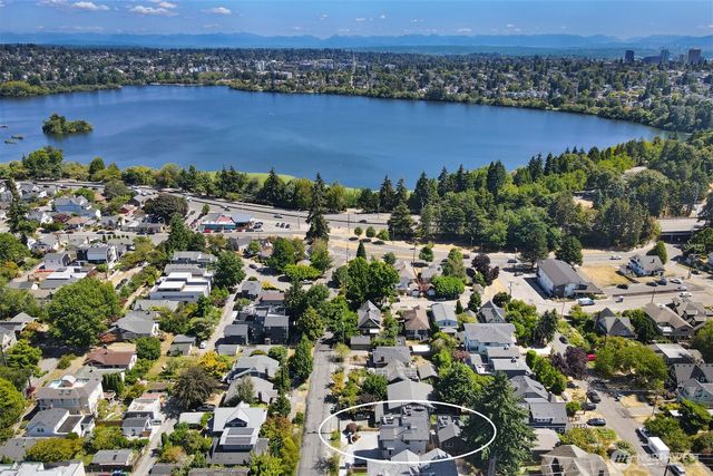 709 N 65th Street, Seattle, WA 98103