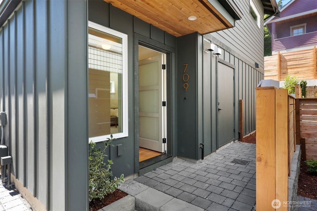 709 N 65th Street, Seattle, WA 98103