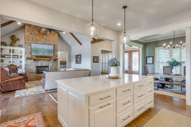 138 Calle Encino Lane, Millsap, TX 76066
