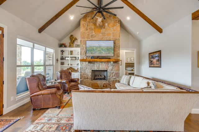 138 Calle Encino Lane, Millsap, TX 76066