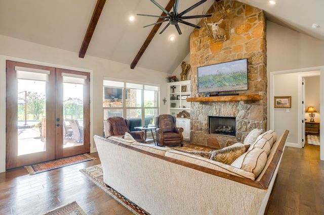 138 Calle Encino Lane, Millsap, TX 76066