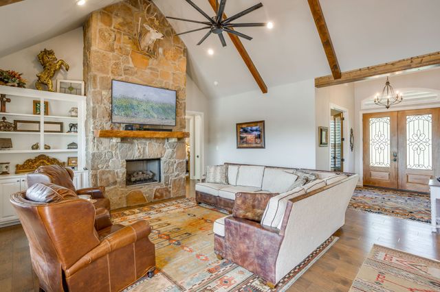 138 Calle Encino Lane, Millsap, TX 76066