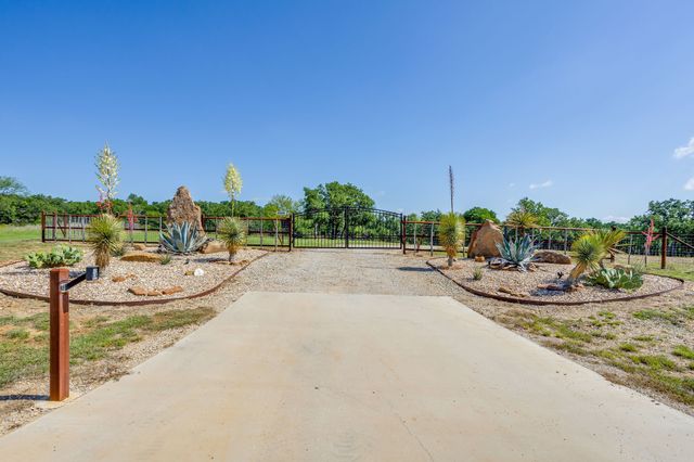 138 Calle Encino Lane, Millsap, TX 76066