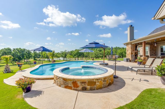 138 Calle Encino Lane, Millsap, TX 76066