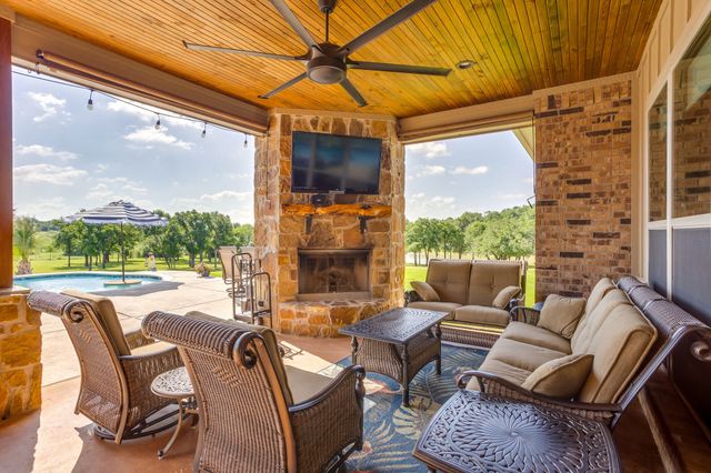 138 Calle Encino Lane, Millsap, TX 76066