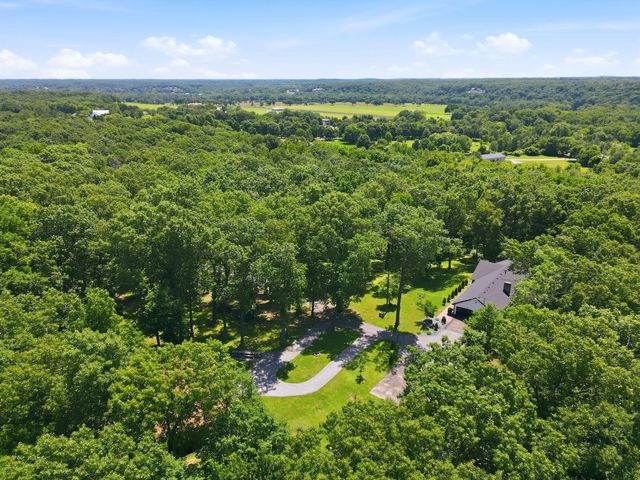2352 S Valley View Lane, Springfield, MO 65809