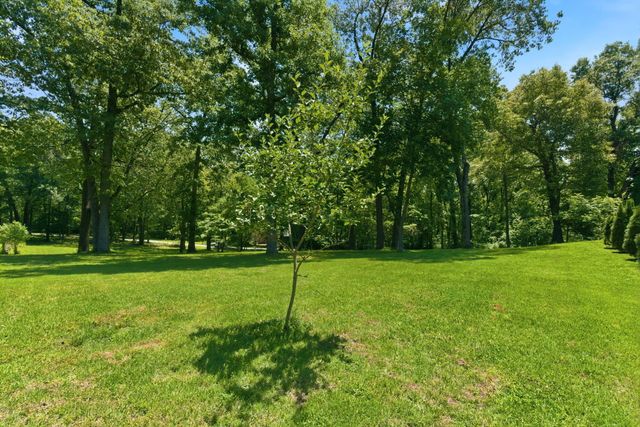 2352 S Valley View Lane, Springfield, MO 65809