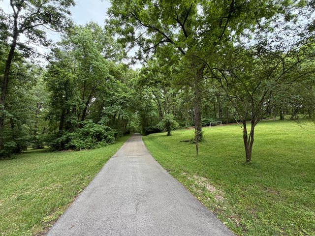2352 S Valley View Lane, Springfield, MO 65809