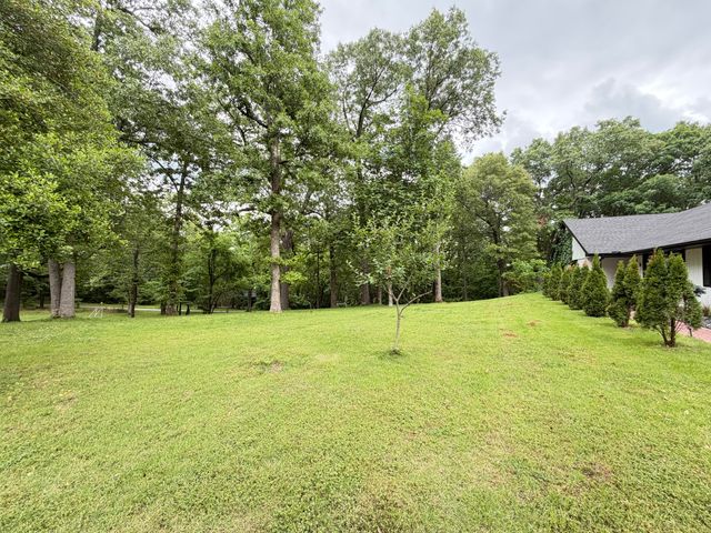 2352 S Valley View Lane, Springfield, MO 65809