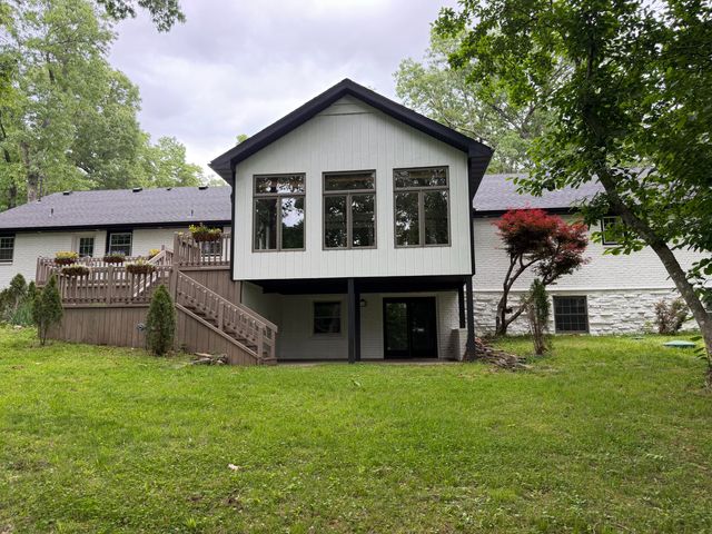 2352 S Valley View Lane, Springfield, MO 65809