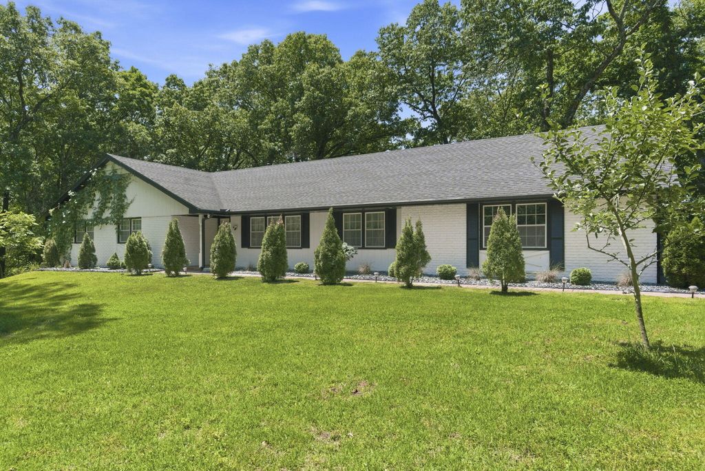 2352 S Valley View Lane, Springfield, MO 65809