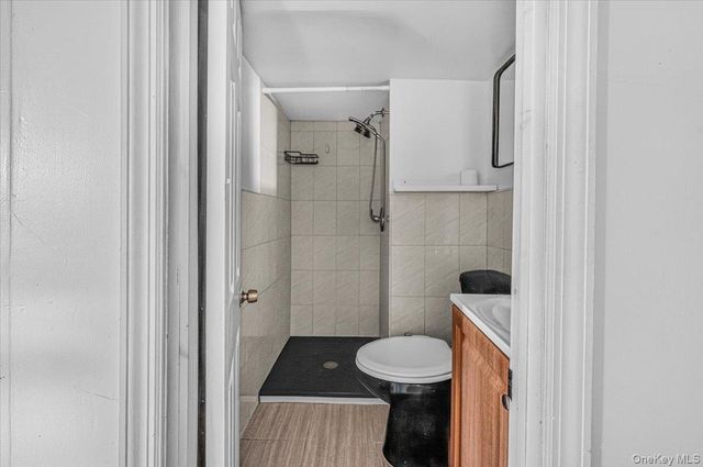 15 Depan Avenue, Floral Park, NY 11001
