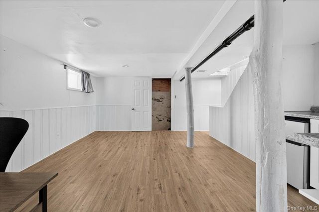 15 Depan Avenue, Floral Park, NY 11001