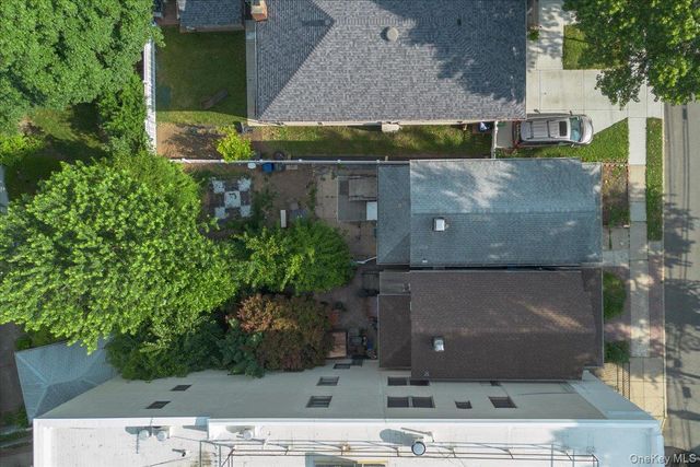 15 Depan Avenue, Floral Park, NY 11001