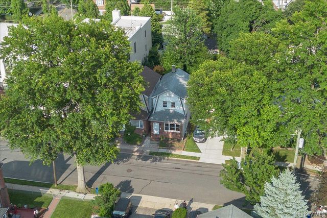 15 Depan Avenue, Floral Park, NY 11001