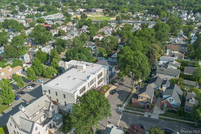 15 Depan Avenue, Floral Park, NY 11001