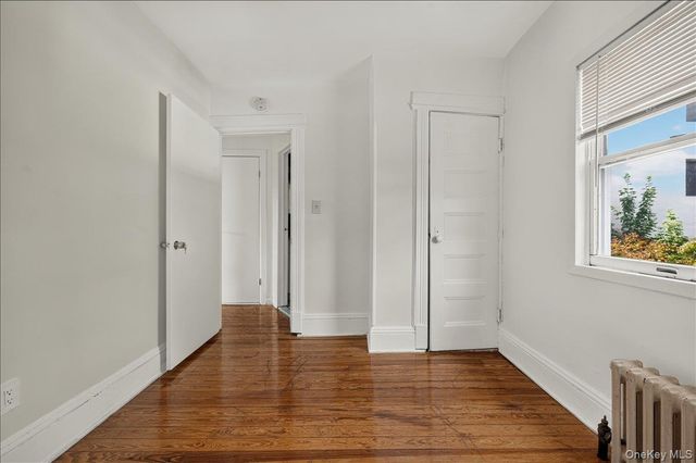15 Depan Avenue, Floral Park, NY 11001
