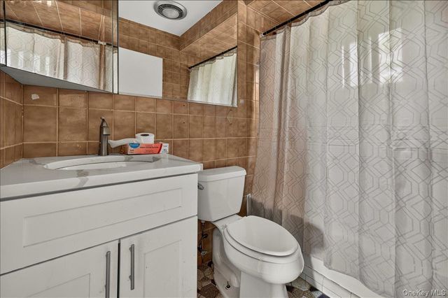 15 Depan Avenue, Floral Park, NY 11001