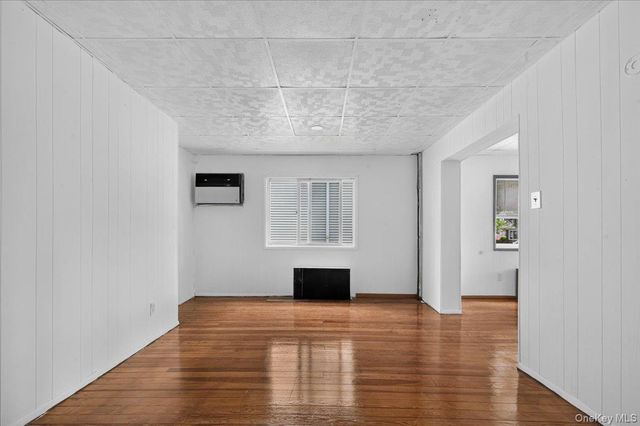 15 Depan Avenue, Floral Park, NY 11001