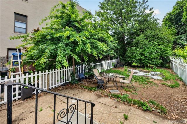 15 Depan Avenue, Floral Park, NY 11001