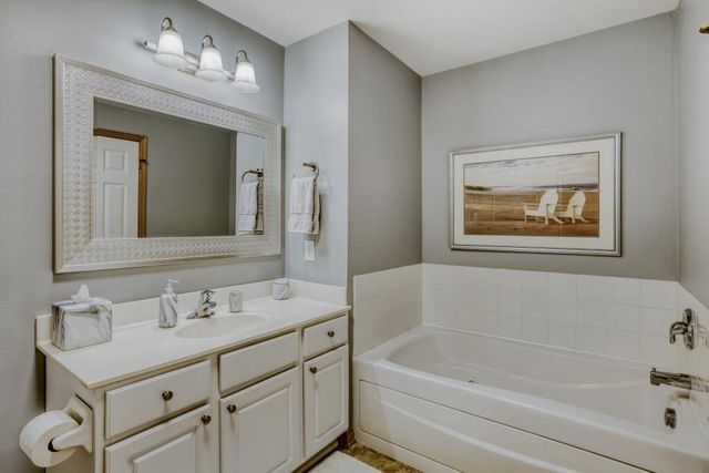 6689 Pine Crest Trail S, Cottage Grove, MN 55016