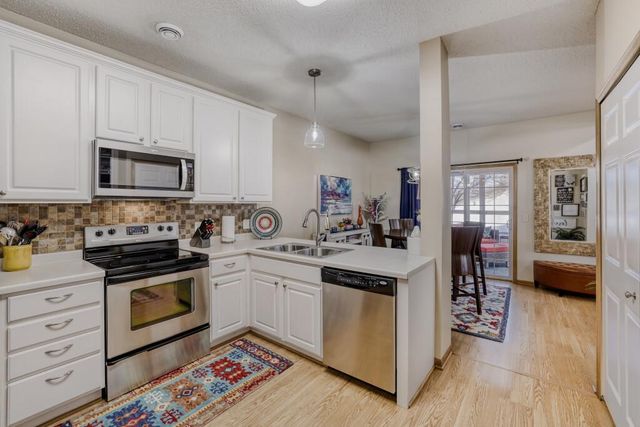 6689 Pine Crest Trail S, Cottage Grove, MN 55016