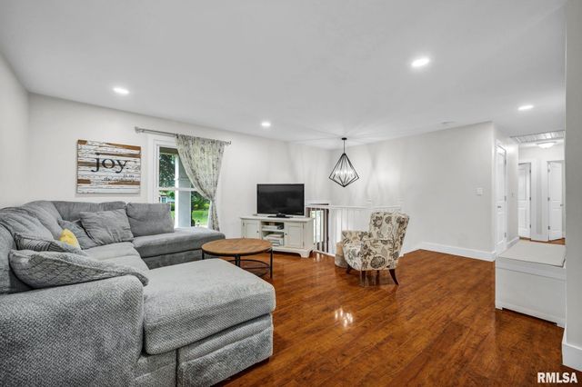 1020 E MADISON Street, Morton, IL 61550
