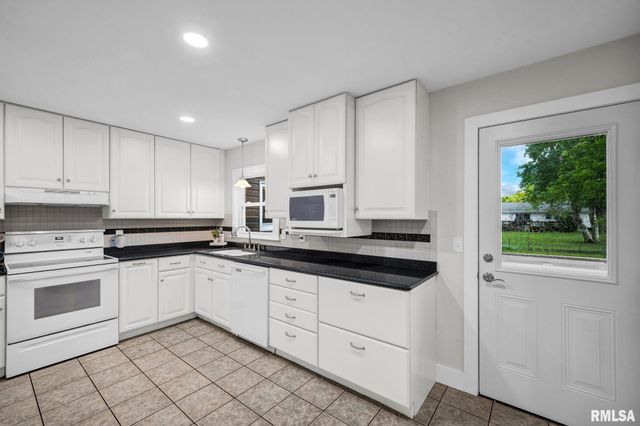 1020 E MADISON Street, Morton, IL 61550