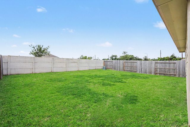 4110 Holland View Lane, Baytown, TX 77521