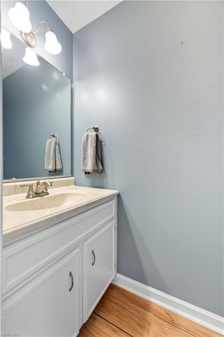 53 Dawn LN, Hampton, VA 23666