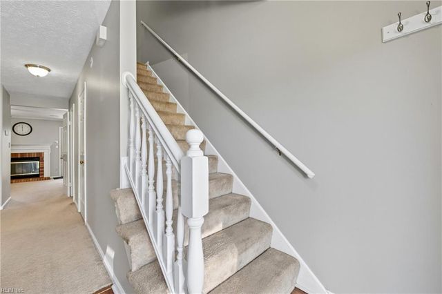 53 Dawn LN, Hampton, VA 23666