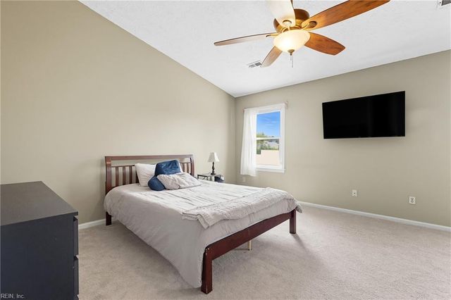 53 Dawn LN, Hampton, VA 23666