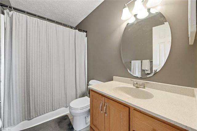 53 Dawn LN, Hampton, VA 23666