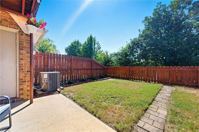 53 Dawn LN, Hampton, VA 23666