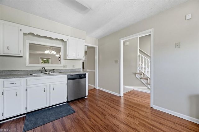 53 Dawn LN, Hampton, VA 23666