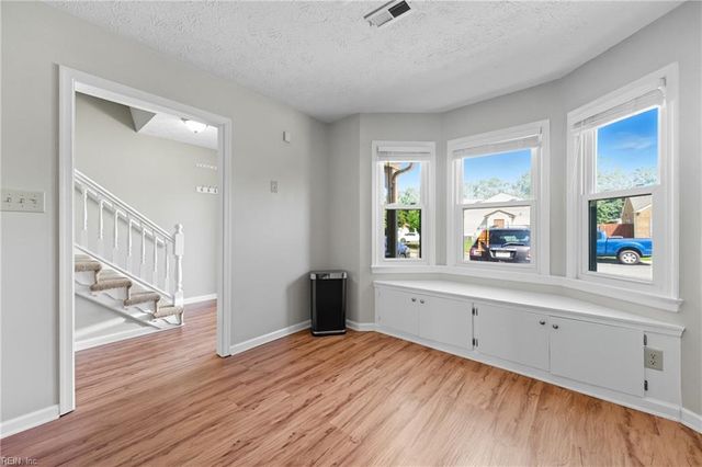53 Dawn LN, Hampton, VA 23666