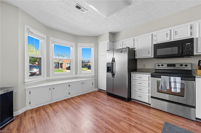 53 Dawn LN, Hampton, VA 23666