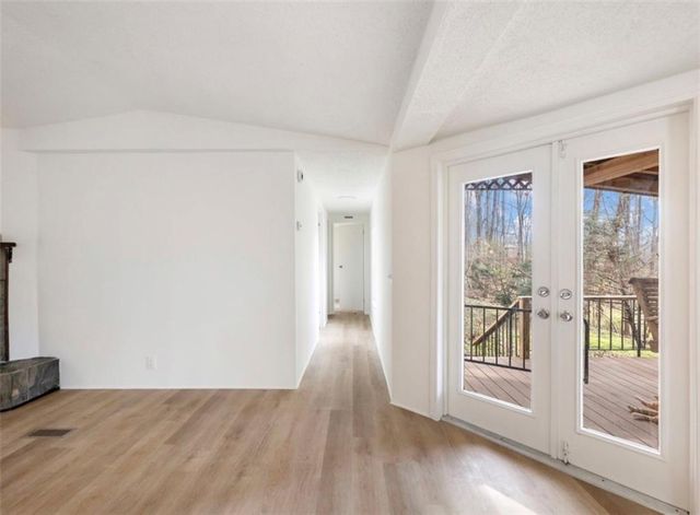 206 Oakridge Drive, Cleveland, GA 30528