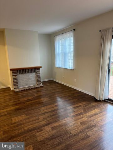 204 LIVINGSTON CT, North Wales, PA 19454