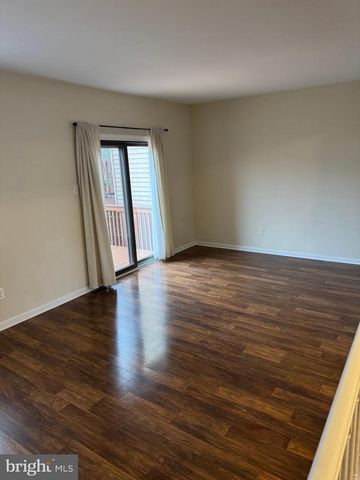 204 LIVINGSTON CT, North Wales, PA 19454