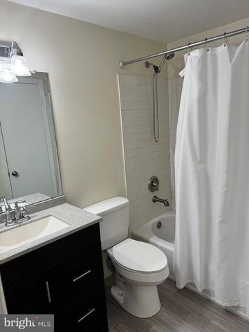 204 LIVINGSTON CT, North Wales, PA 19454