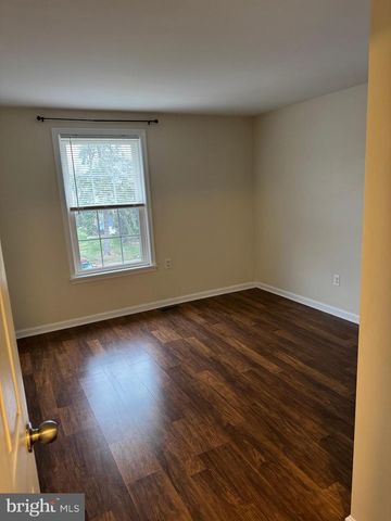 204 LIVINGSTON CT, North Wales, PA 19454