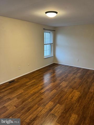 204 LIVINGSTON CT, North Wales, PA 19454