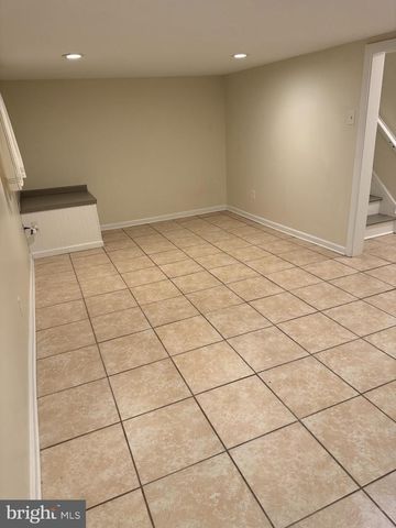 204 LIVINGSTON CT, North Wales, PA 19454