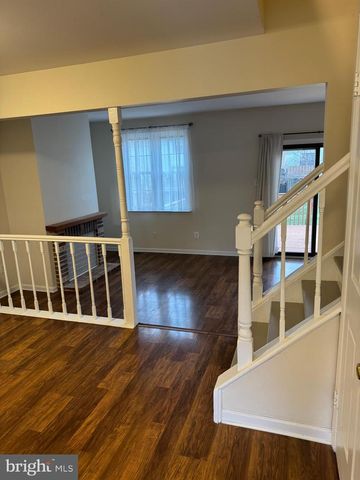 204 LIVINGSTON CT, North Wales, PA 19454